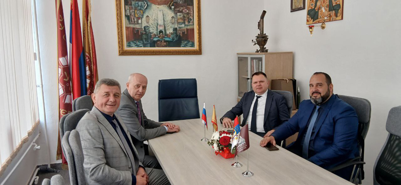Посјета министра Будимира Институту историјских наука