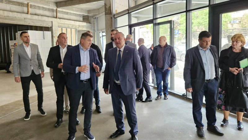 Predsjednik Vlade Republike Srpske Radovan Višković obišao radove na izgradnji objekta Fakulteta fizičkog vaspitanja i sporta u Palama
