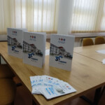 БИЈЕЉИНА, 29. МАЈА /СРНА/ - На Факултету пословне економије у Бијељини данас је промовисано 37 студената основних студија и 18 мастер студија 17. генерације дипломираних студената и представљена монографије о 30 година рада ове високообразовне установе.